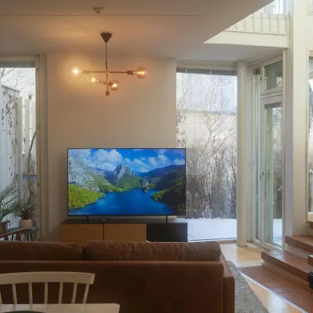 Architectural Townhouse With Sauna And Patio Helsinki