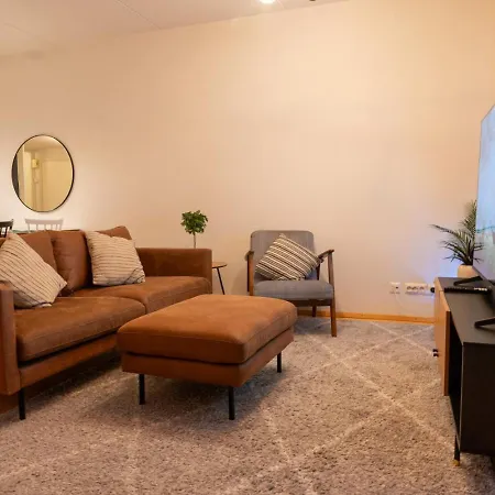 Architectural Townhouse With Sauna And Patio * ヘルシンキ