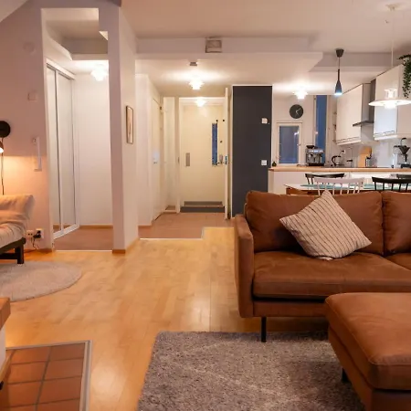 Architectural Townhouse With Sauna And Patio * ヘルシンキ