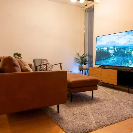 Architectural Townhouse With Sauna And Patio