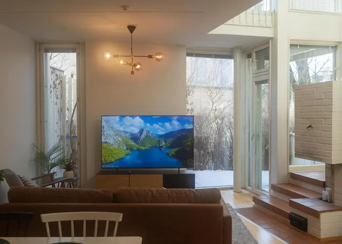 Architectural Townhouse With Sauna And Patio 赫尔辛基