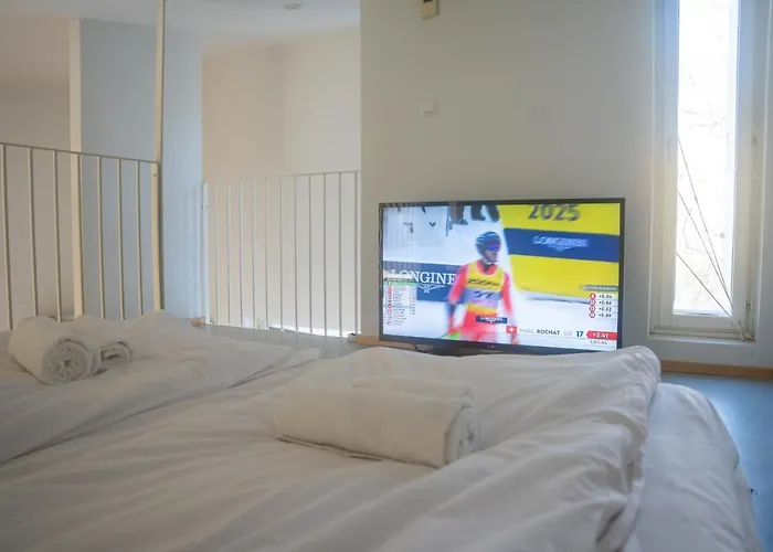 Architectural Townhouse With Sauna And Patio 度假居