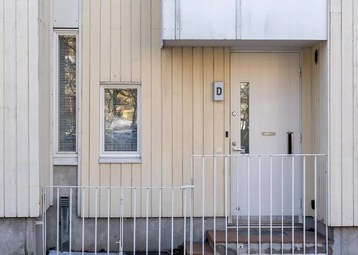 Architectural Townhouse With Sauna And Patio 度假居