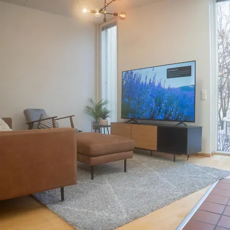 בית נופש Architectural Townhouse With Sauna And Patio *