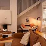 Architectural Townhouse With Sauna And Patio Casa vacanze *